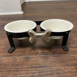 dog dishes with silver bone